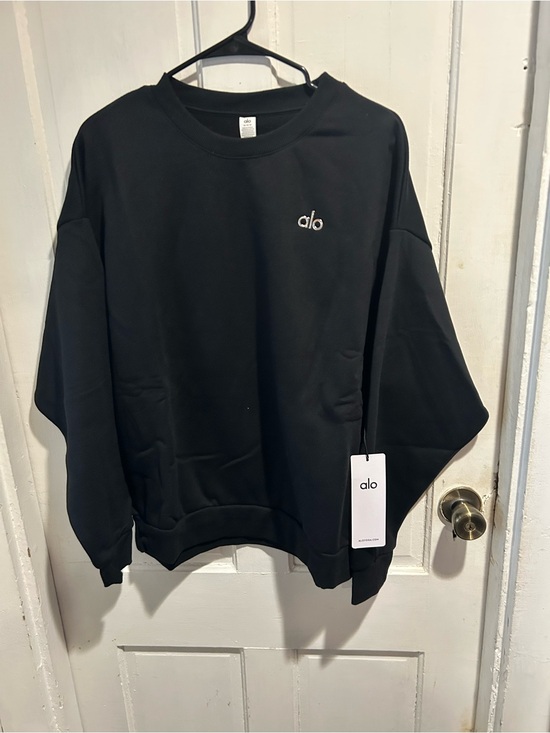 ALO Yoga Tops - ALO Yoga Men's Black Crewneck Sweatshirt with Small Logo